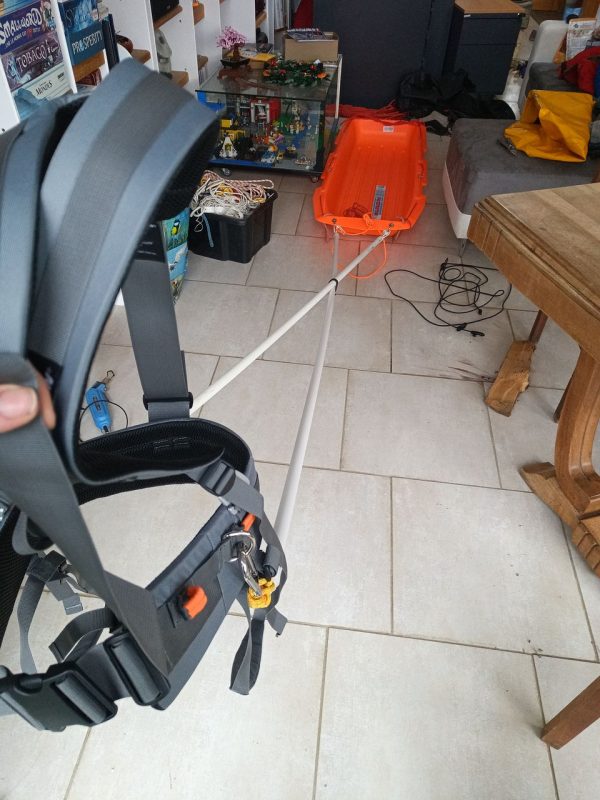 Tige semi rigide pour tirer la pulka, et frein si la pente est trop forte