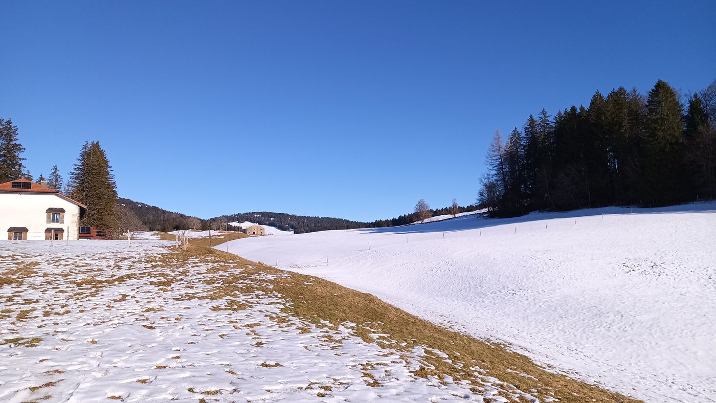 Point de départ : il y a encore de la neige, c'est le point le plus bas du périple.
