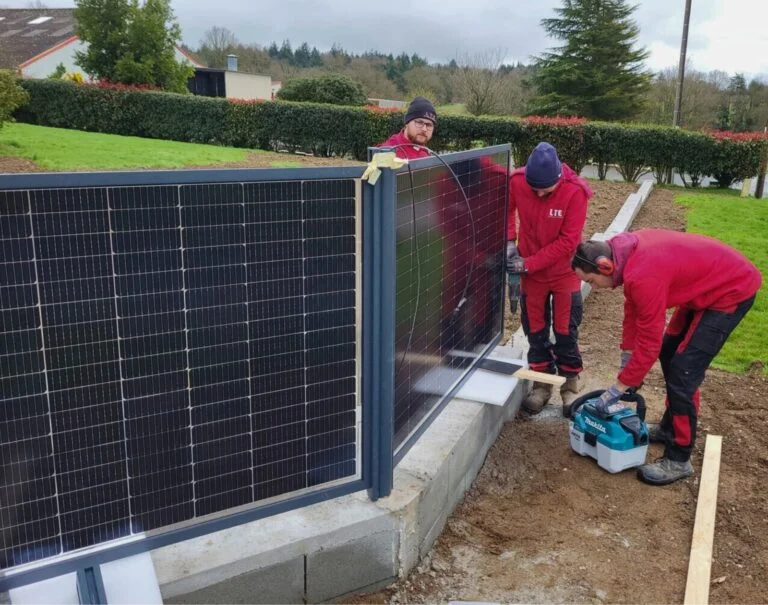 Exemple de panneaux photovoltaïque en clôture