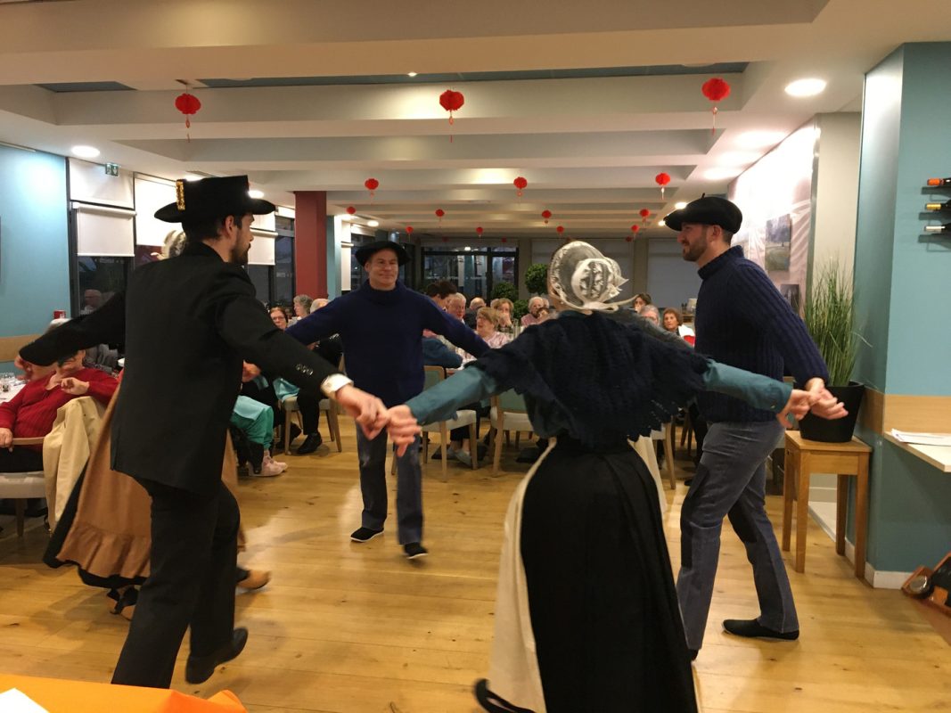 Les danseur de Concarneau, on commence par un Andro !