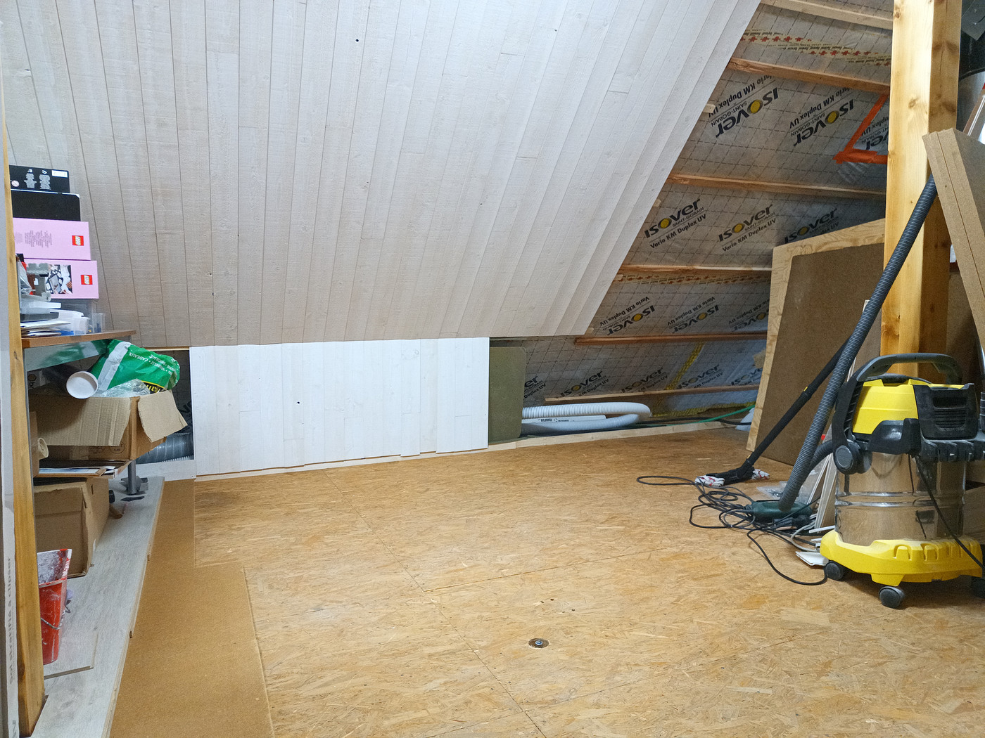 Je vide et je nettoie une bande entre le fini et le chantier