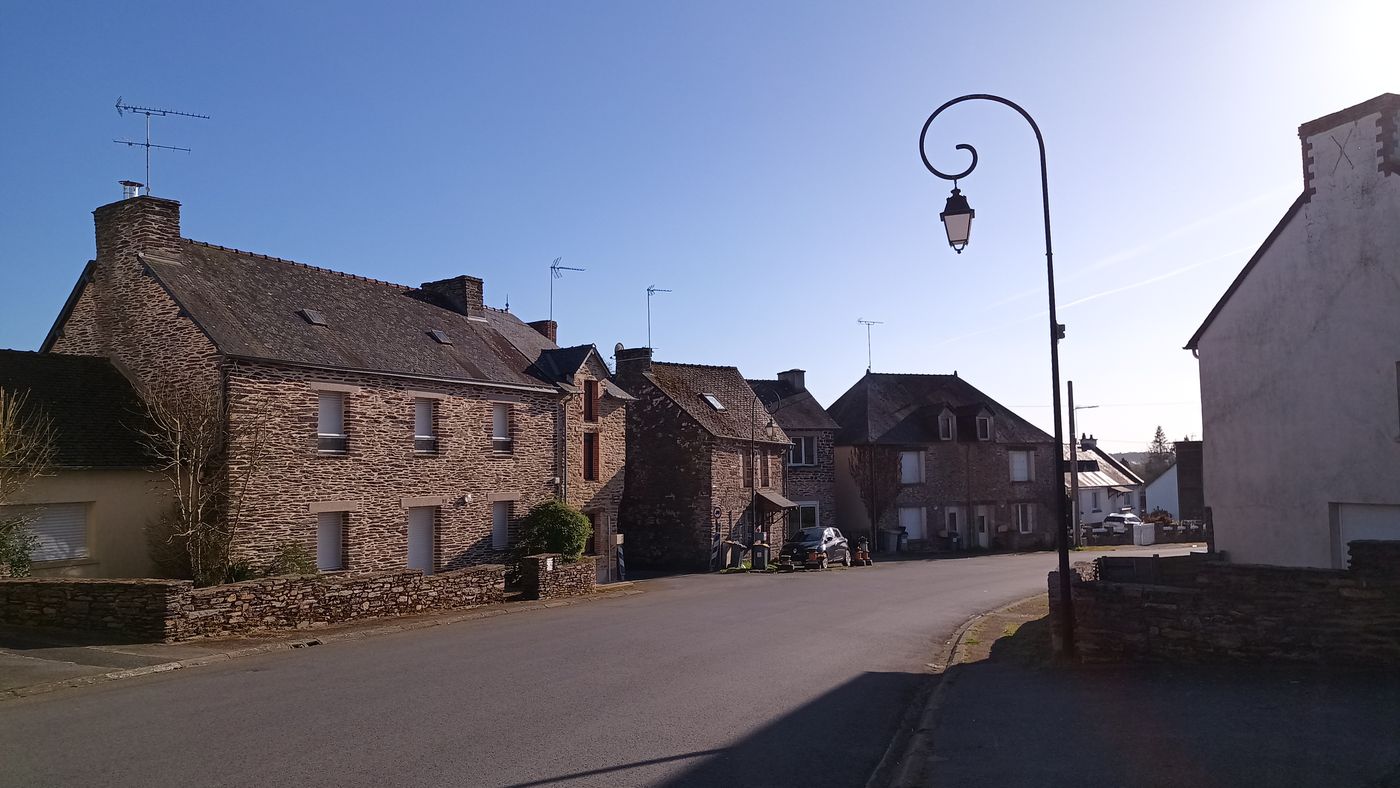 Le jolie petit village de Monteneuf