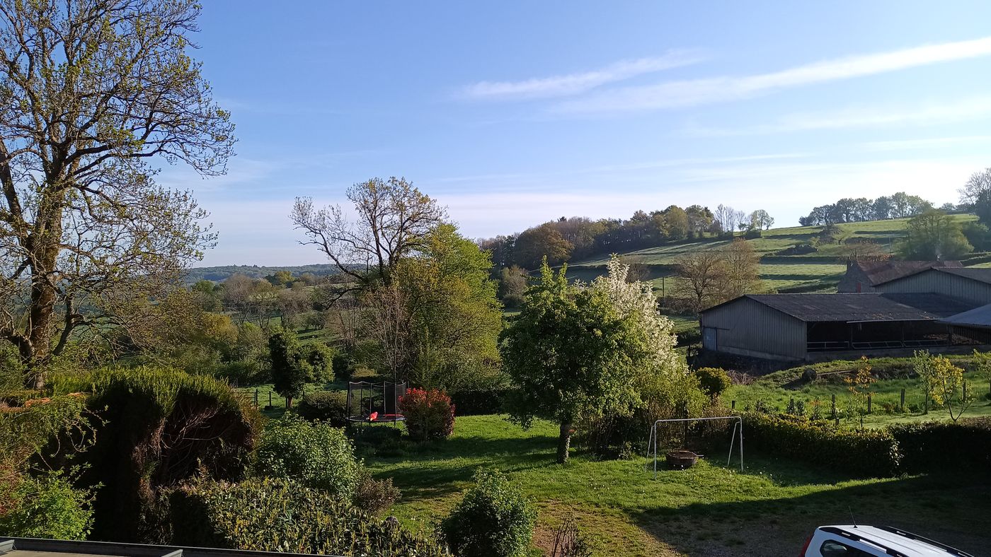 Vue sur le Morvan de la fenêtre de la chambre