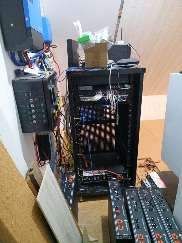 JE vide les batterie (elle font chacune 25kg, impossible de monter l'ensemble)