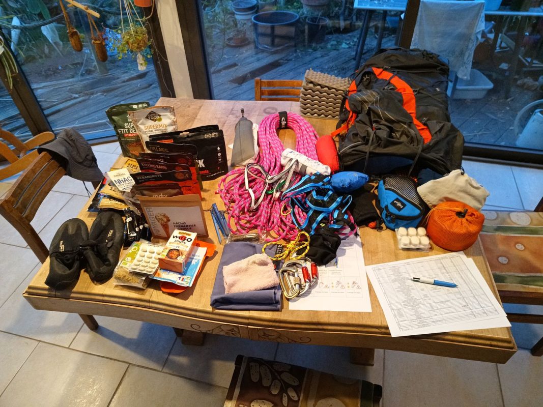 Le début des affaires du sac de trek en Sardaigne