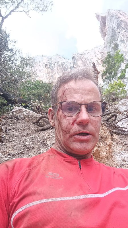 18h30, je viens de faire une glissade de 30m dans un éboulis !