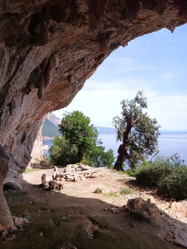 à 10h12, j'arrive sous une nouvelle grotte