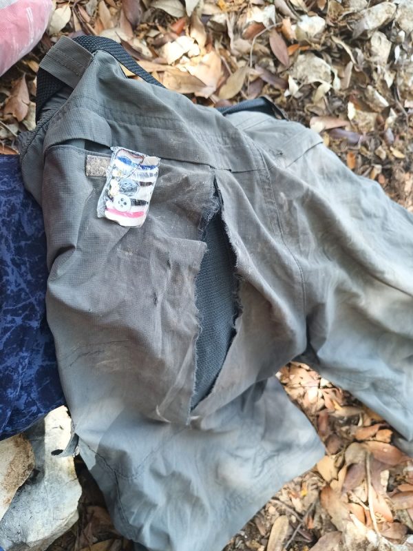 En attendant que le couscous gonfle, je m'attèle à mon pantalon