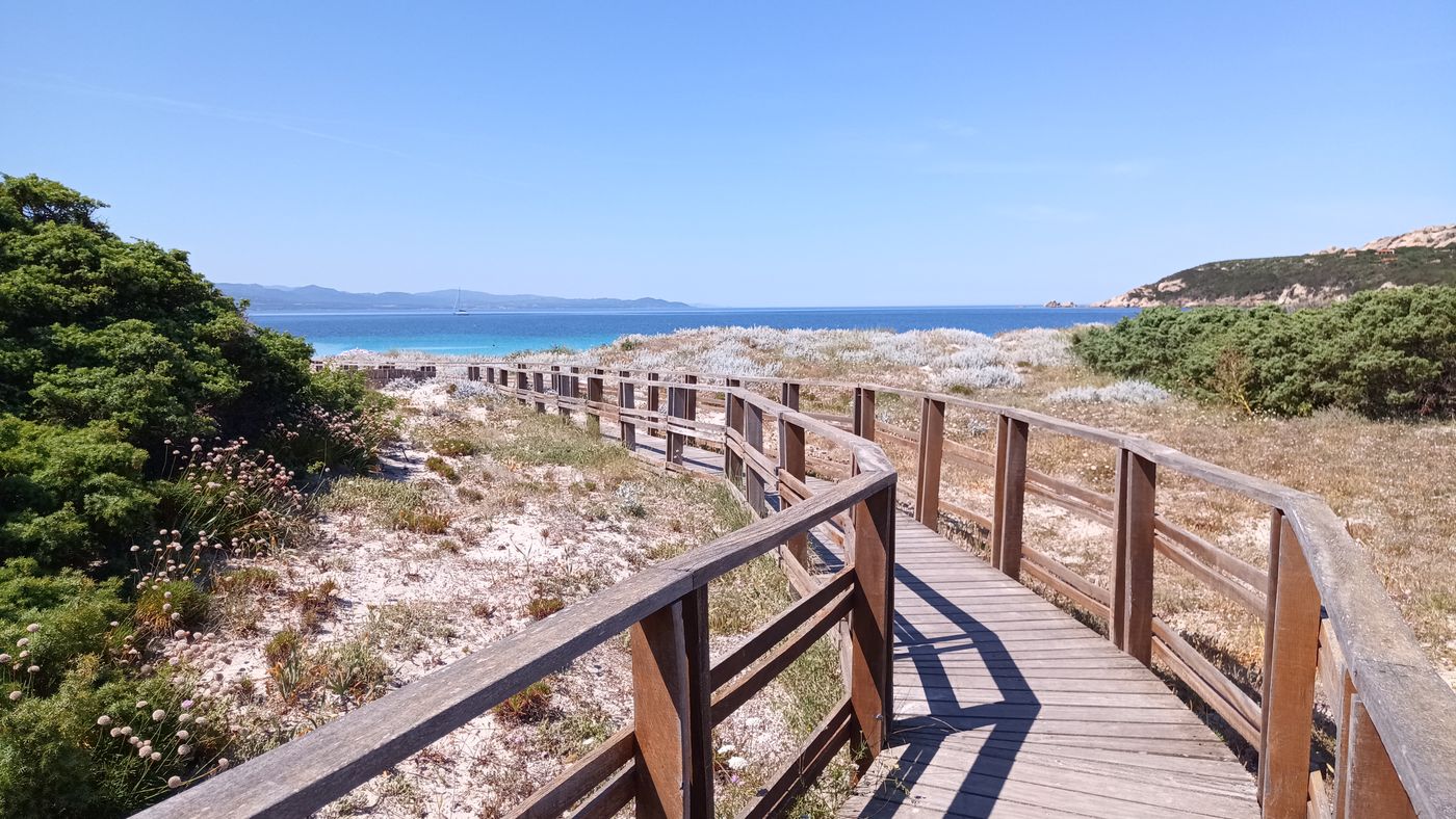 Passerelle vers une plage