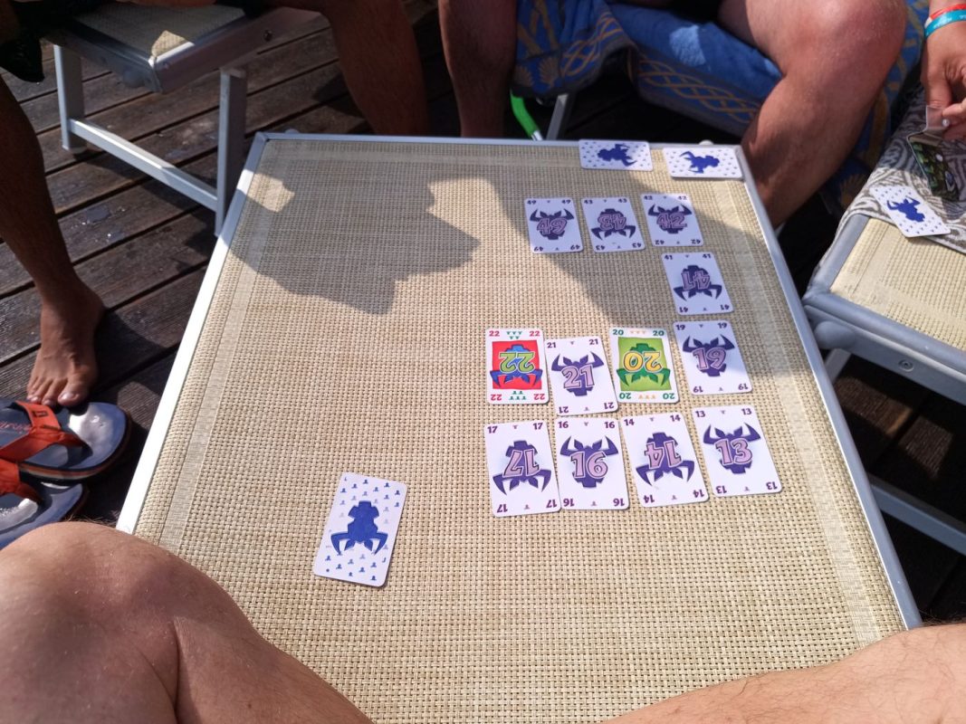 Jeux '6 qui prend!' sur les transats