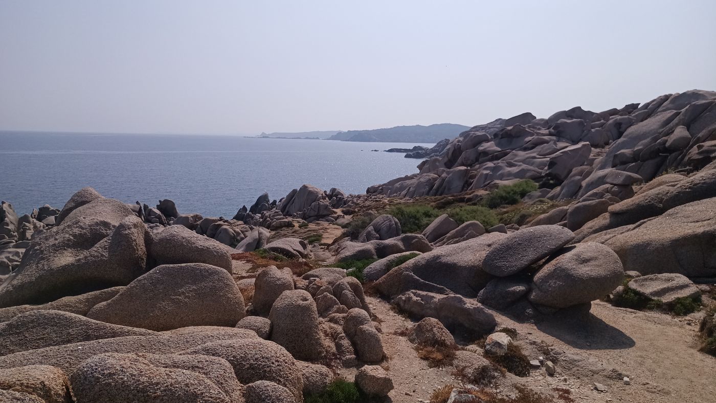 La côte est vue de Capo Testa