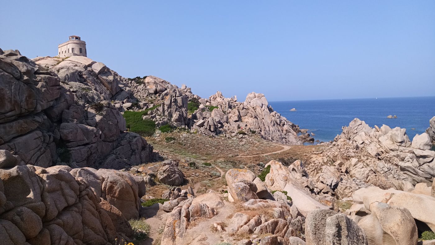 Le sentier mène à l'ancien sémaphore