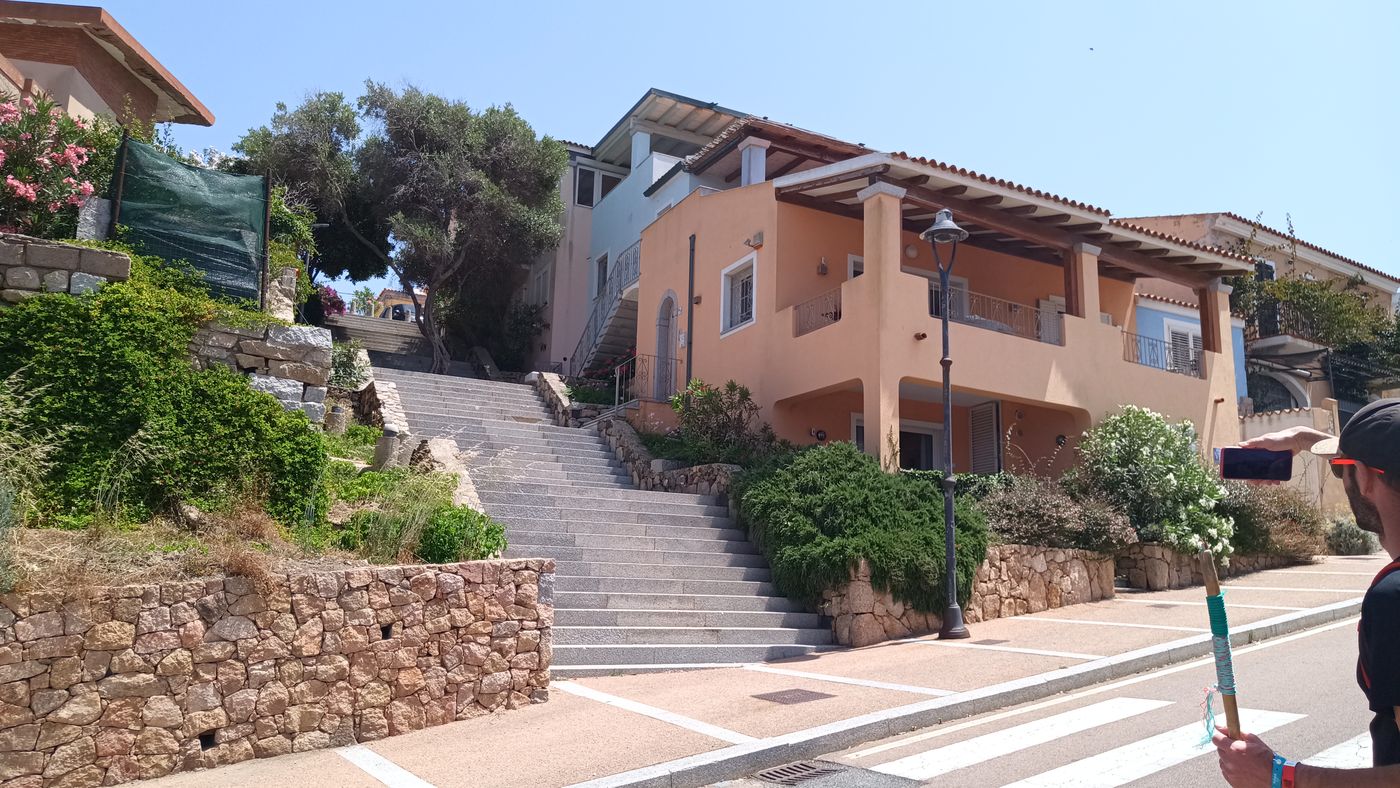 Maisons colorées et escalier