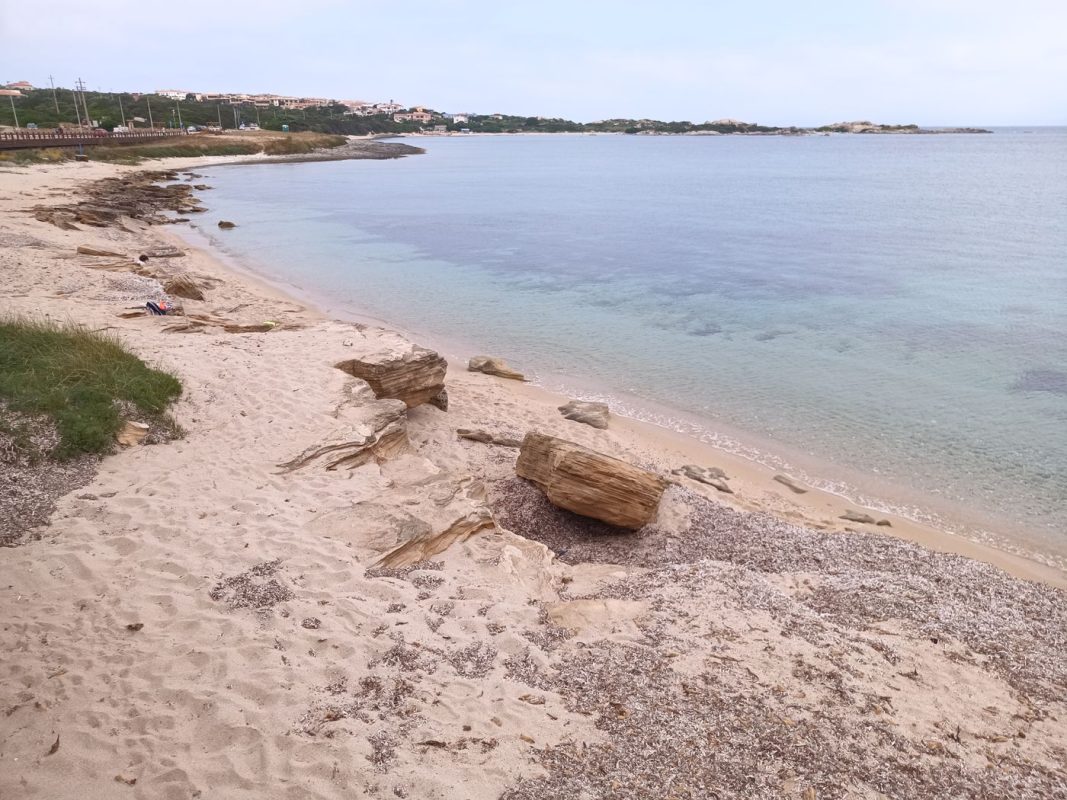Roche à strate sur la plage
