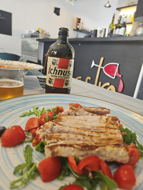 Thon devants le chouette comptoir