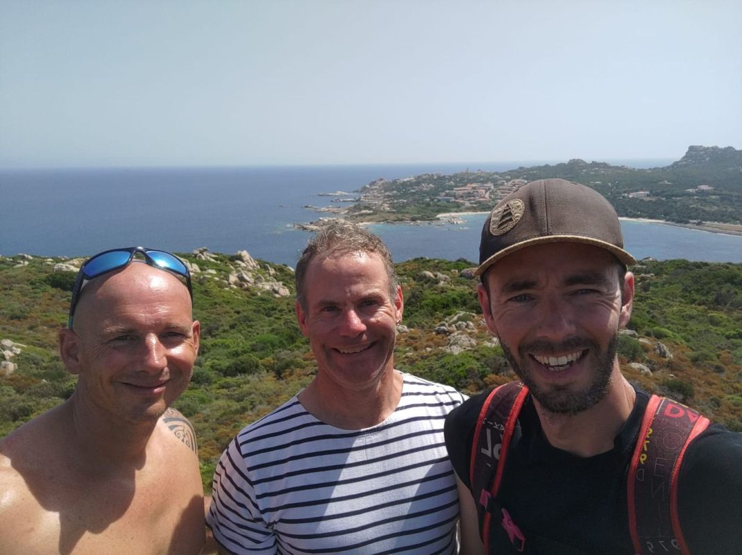 Les 3 courageux qui sont monter sur l'ex tour militaire