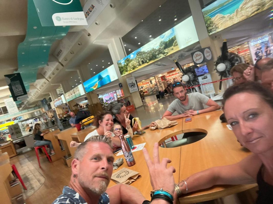 Repas en attendant l'avion qui à 1h30 de retard