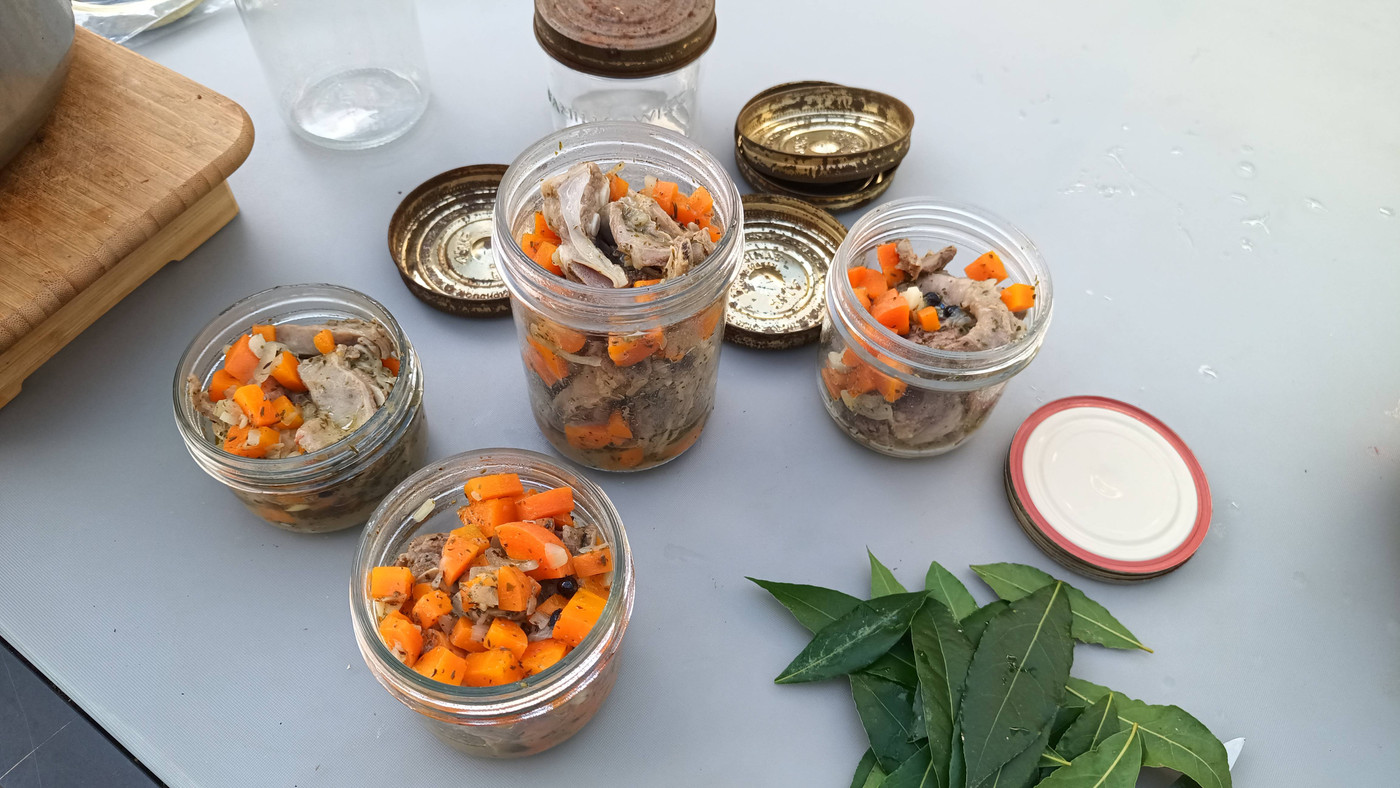 Réalisation de conserve avec la poitrine d'agneau