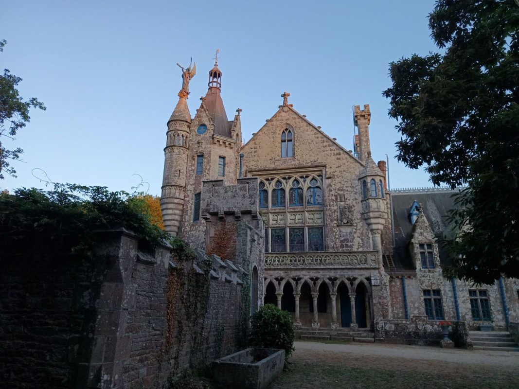 Cours intérieur du château de Keriolet