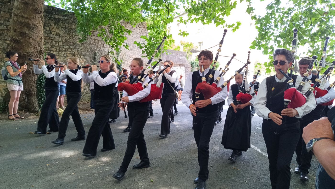 Festival des Brodeuses : le défilé