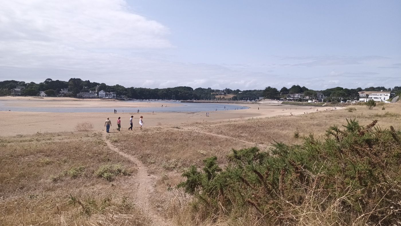 Descente sur la plage à Guidel-Plage, face a l'ancienne maison de mes grands-parents Le Guevel