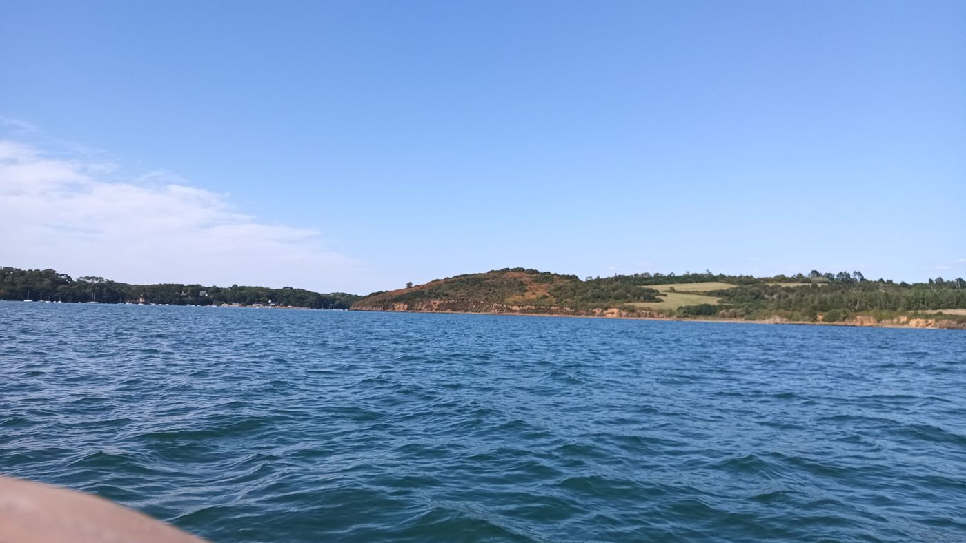 La côte / la rive de l'Aulne maritime au retour