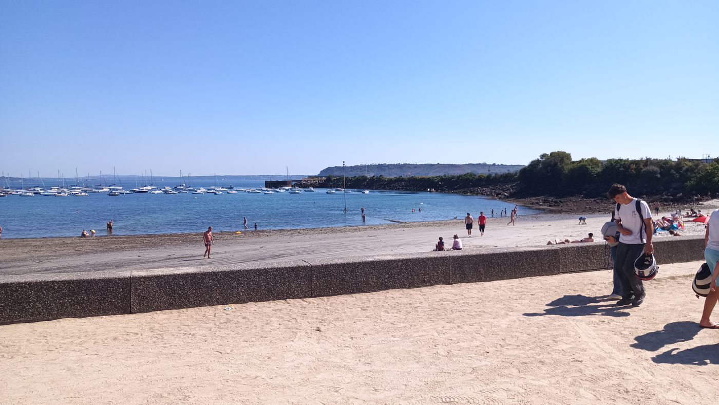 La plage au pied du campus