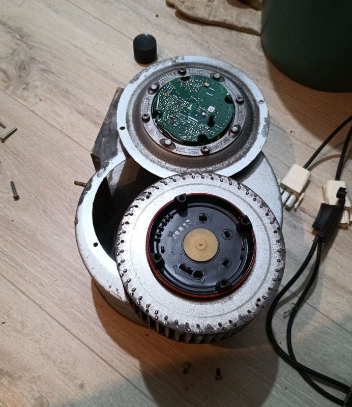 Essais de démontage des moteur pour enlever le bruit