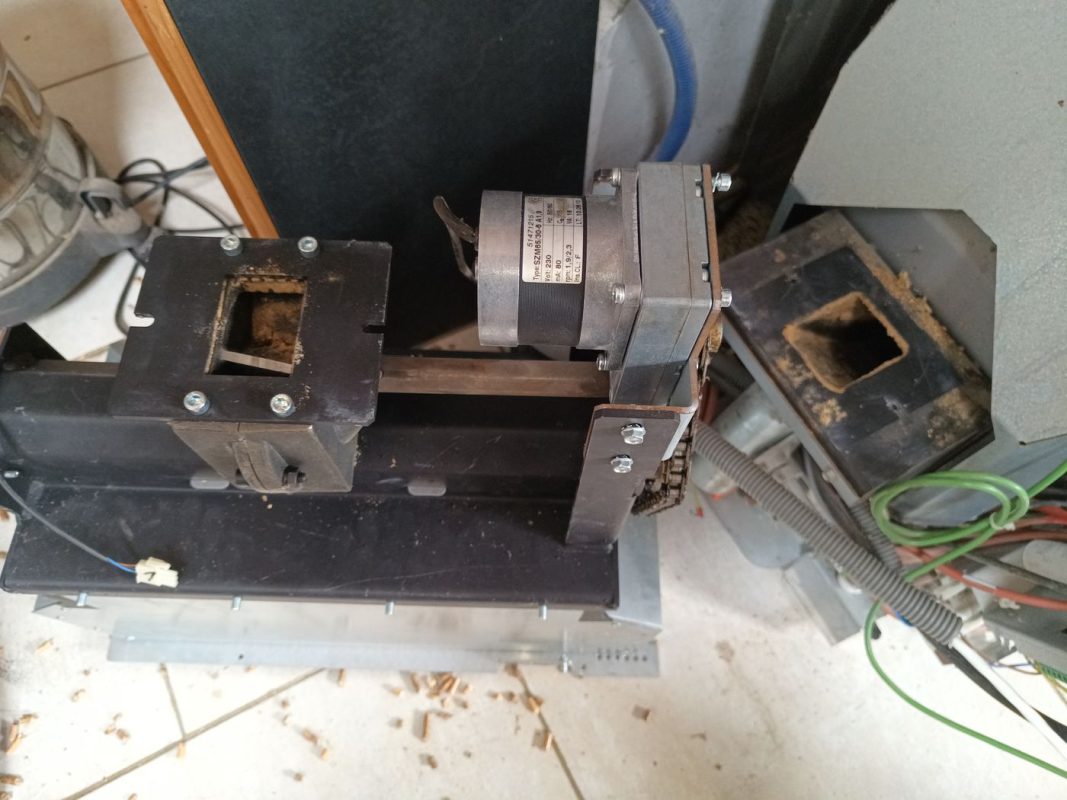 Démontage du bloc pellet pour nettoyer le bruleur