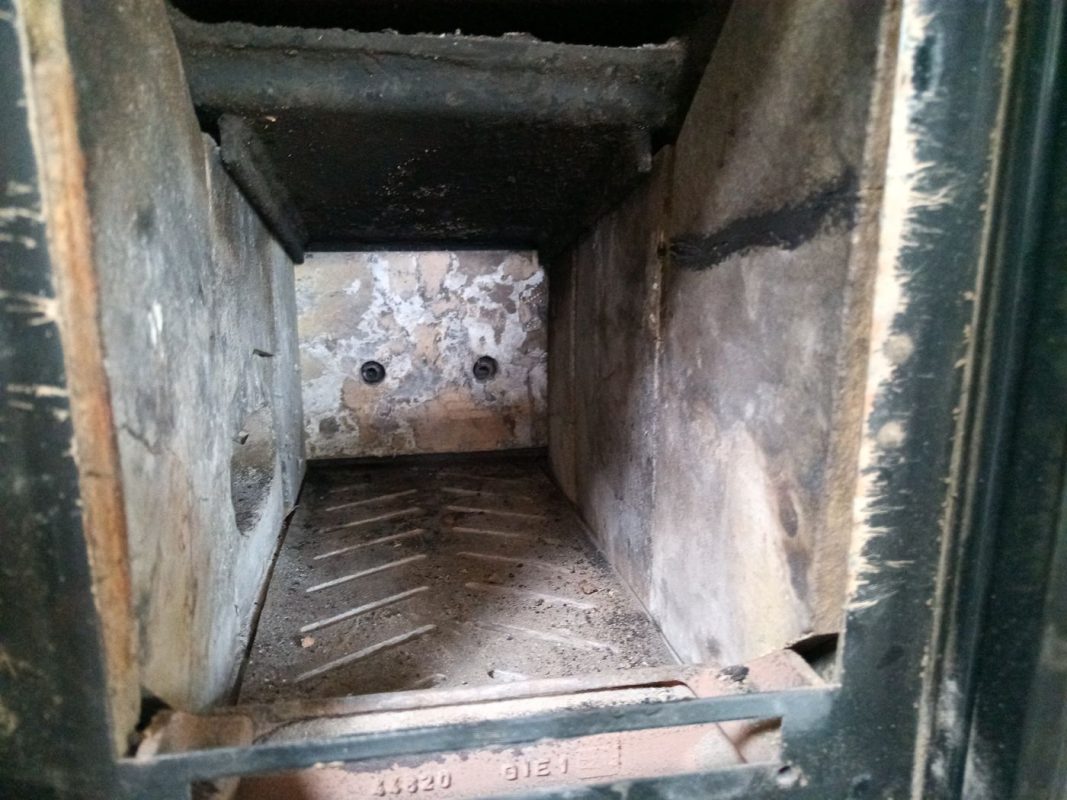 Remise en place des plaques réfractaire recollées