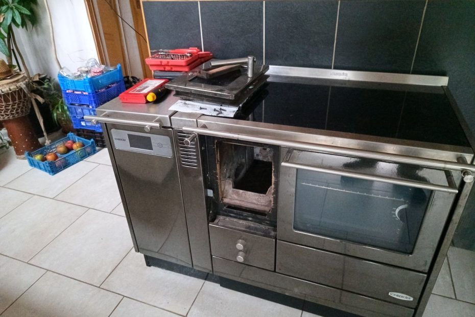 La cuisinière remonté, reste le foyer