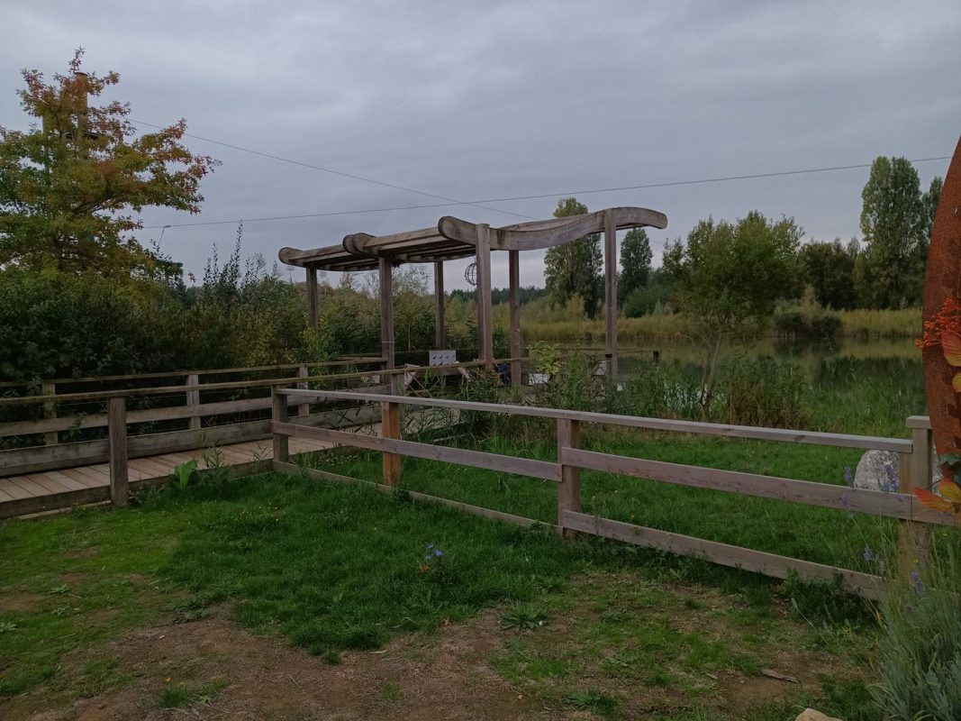 Poste d'observation et de lecture du plan d'eau