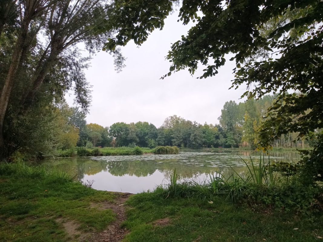 Plan d'eau à Les Trois-Moutiers