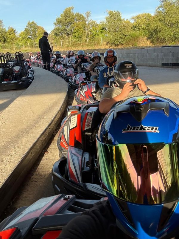 Les pilotes au stand