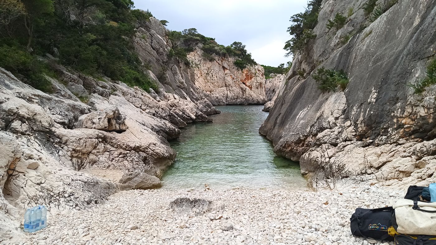 Elle est pas belle cette crique pour aller nager ?