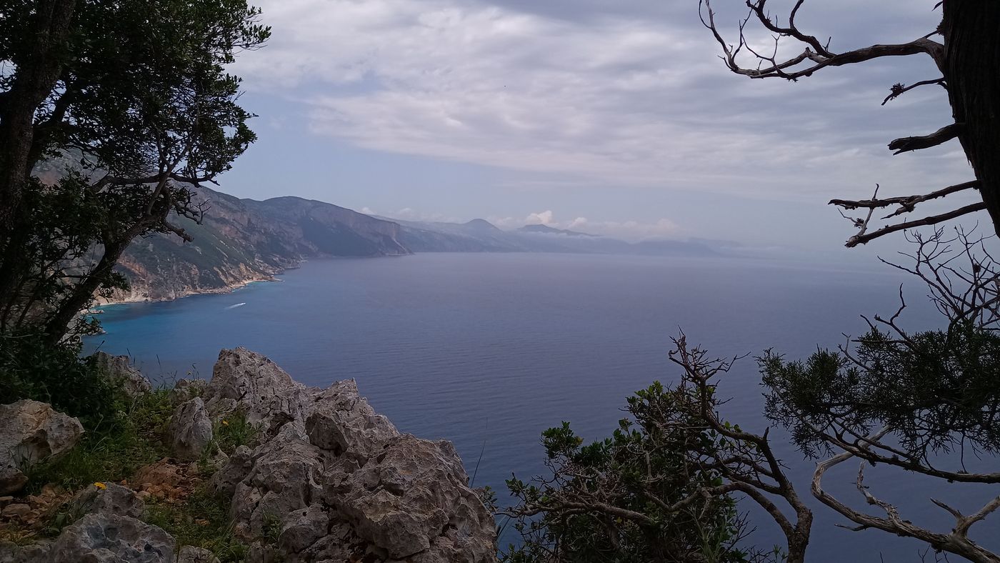 J'adore les nuages qui forme des grappes autour des reliefs (de 400m max)