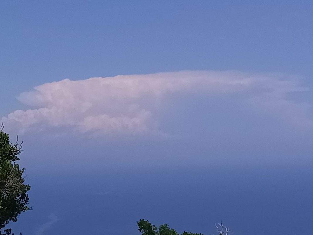 Par contre, au loin, y'a de sacré cumulonimbus !