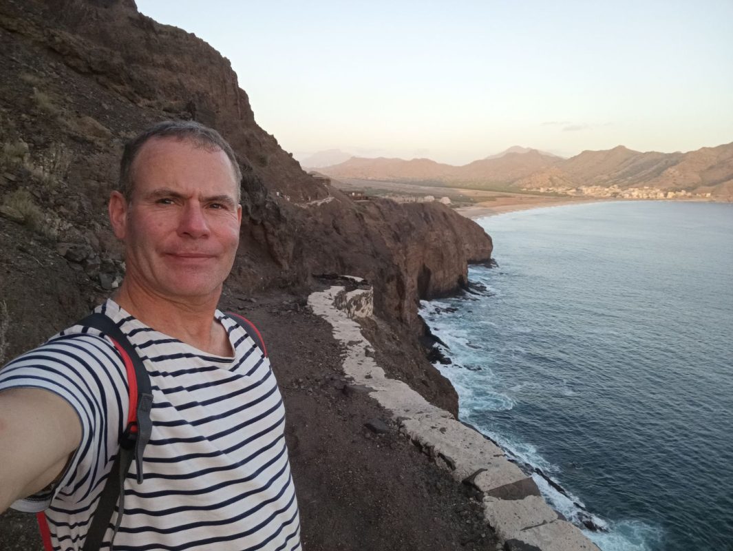 Le sentier et son petit muret