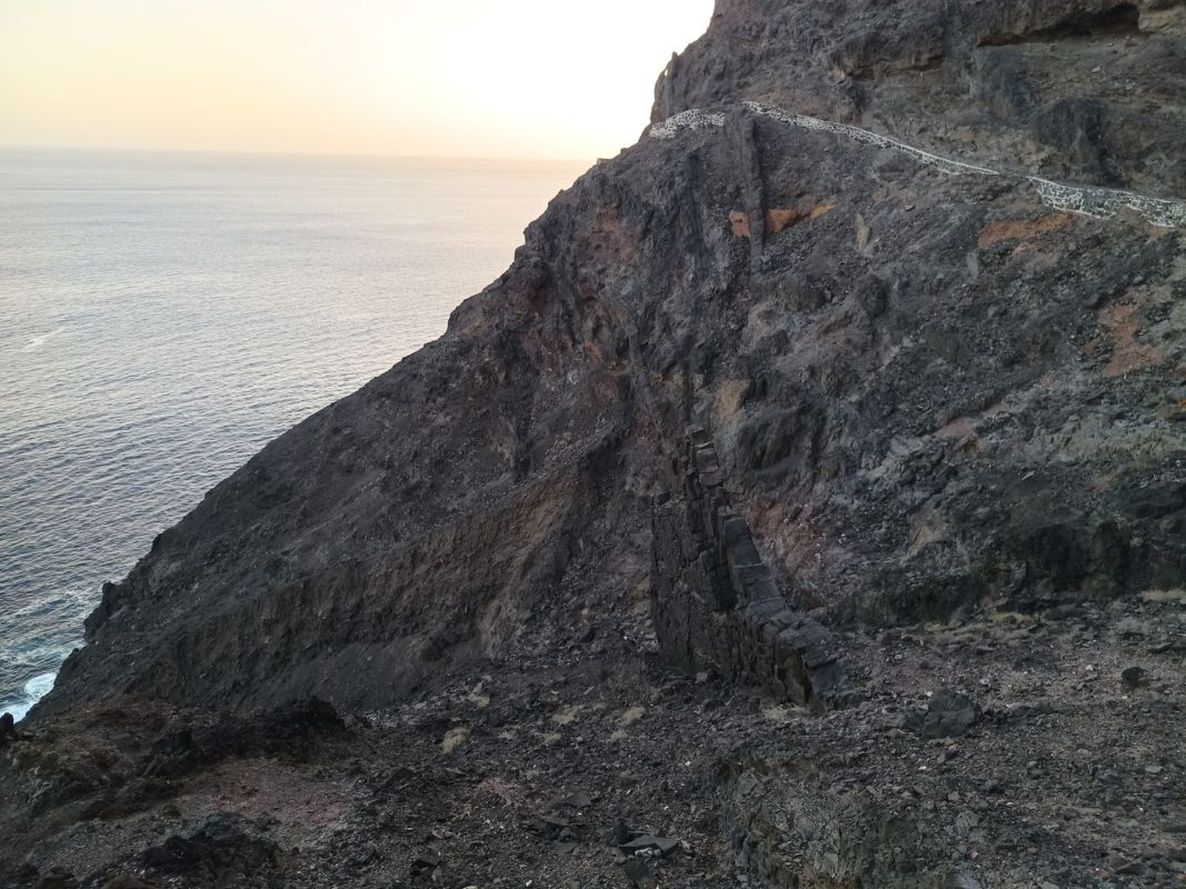 Claques de roches créé par les coulées de laves