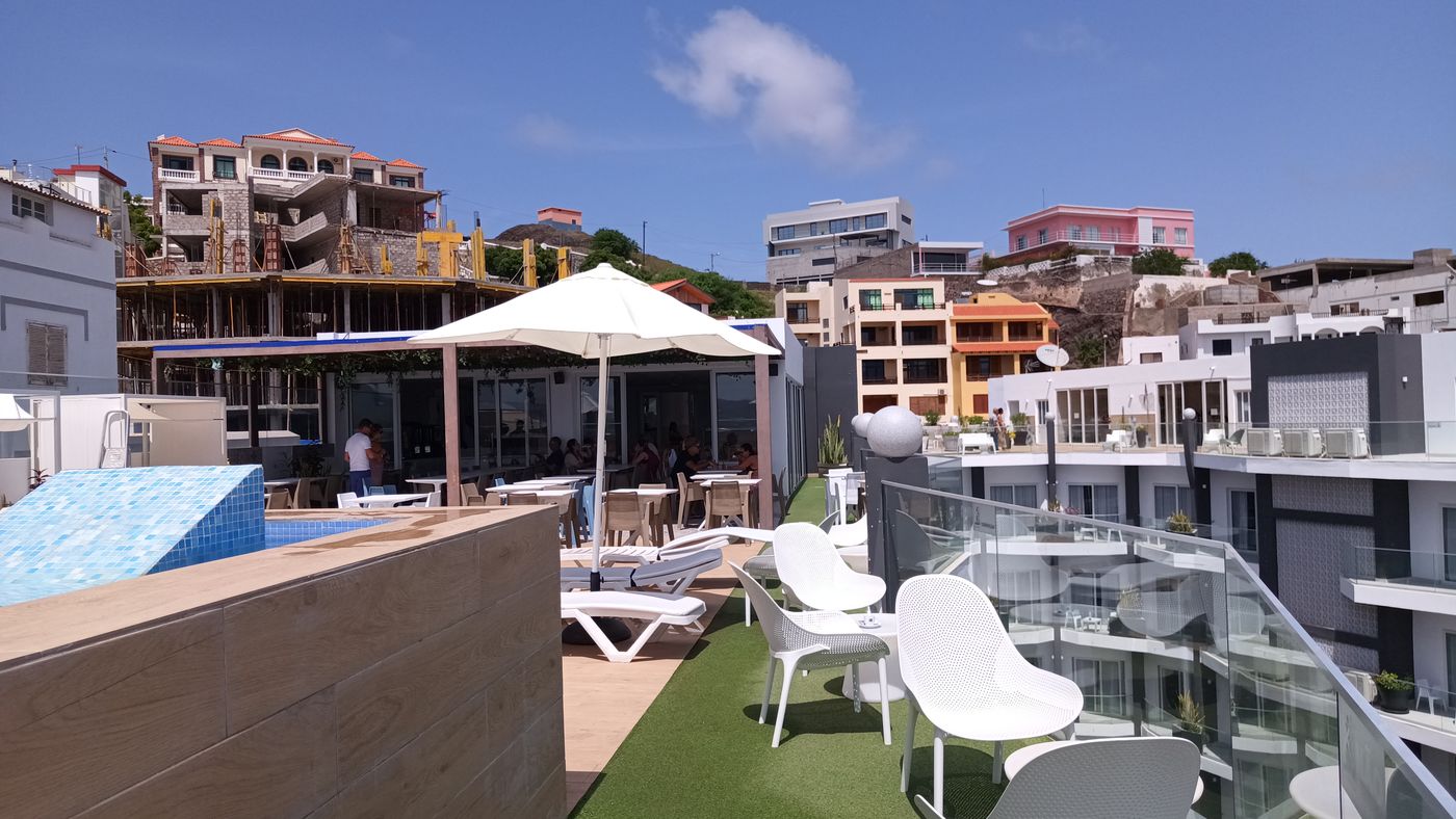 La terrasse du haut, pour les petit déjeuner