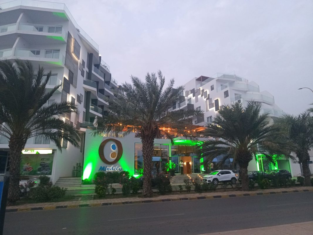 L'entrée éclairé de nuit