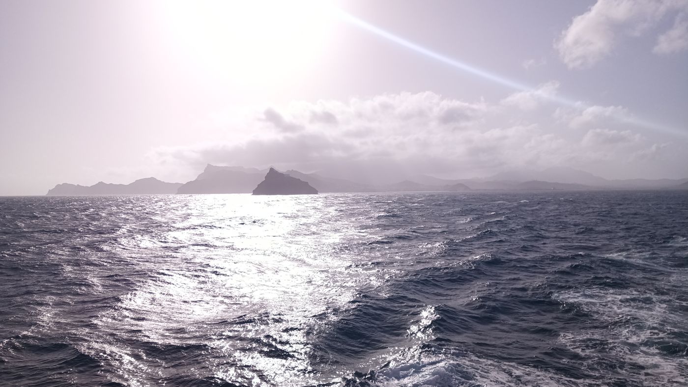 On quitte l'île qui subit une averse
