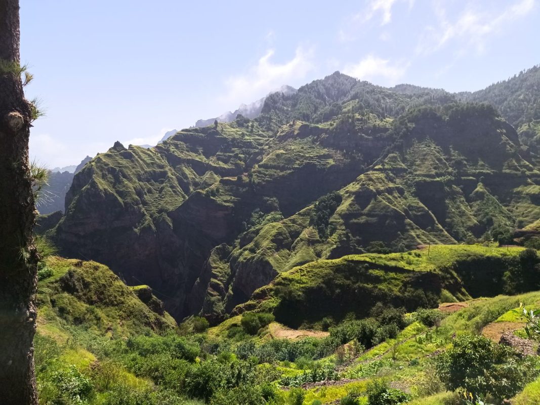 Quel relief mouvementé/tourmenté!