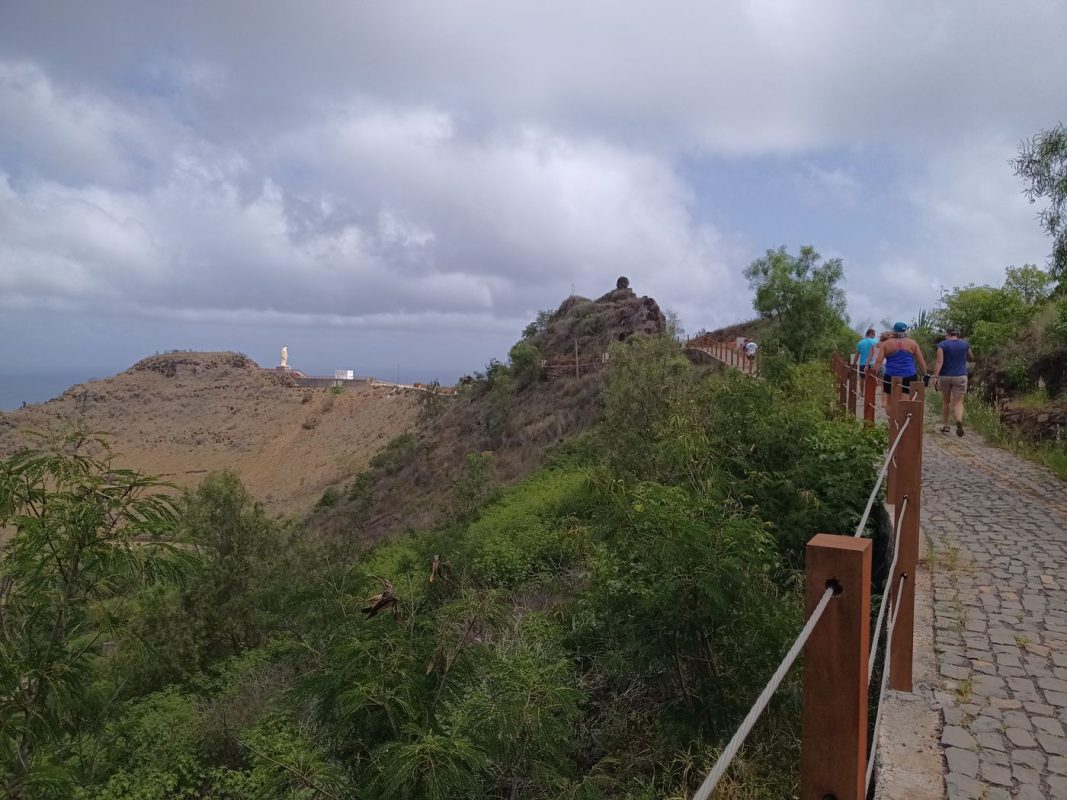 Petit sentier vers un calvaire