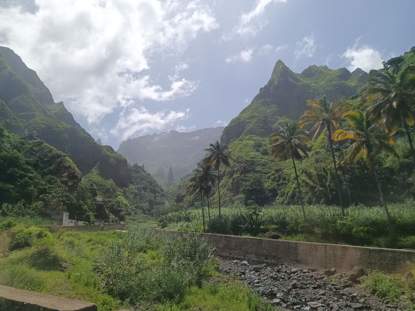 Petite rivière qui irrigue les cultures