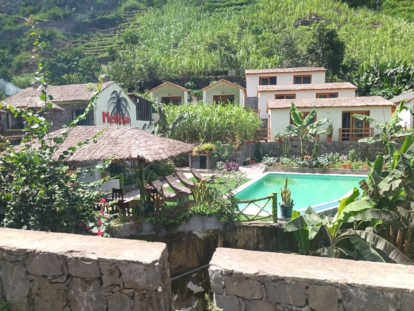 un gite (proche de départ de randonnée) qui fait restaurant local