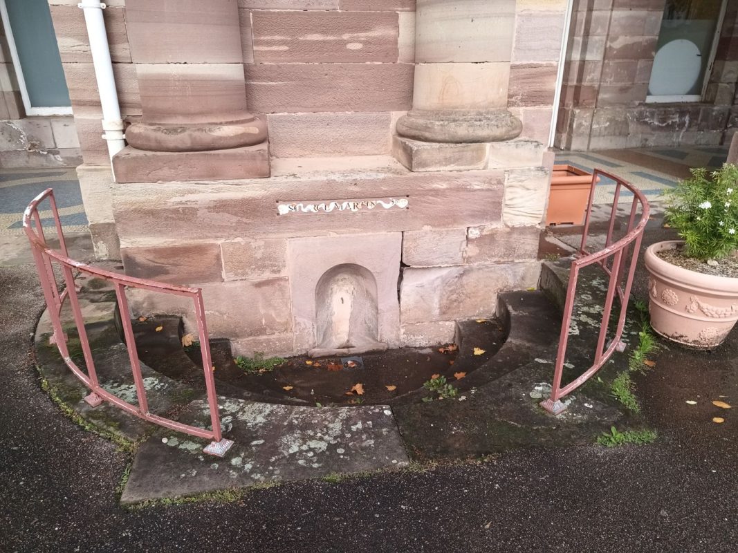 Dans mes souvenirs, l'eau chaude coulais en continu ici