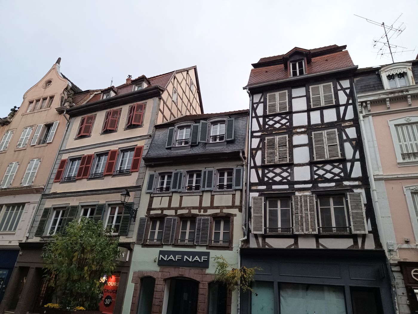 Variété de couleurs, hauteurs, unité de colombages