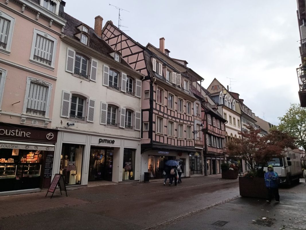 Une rue, j'ai toujours aimer la multitude de couleurs des maison