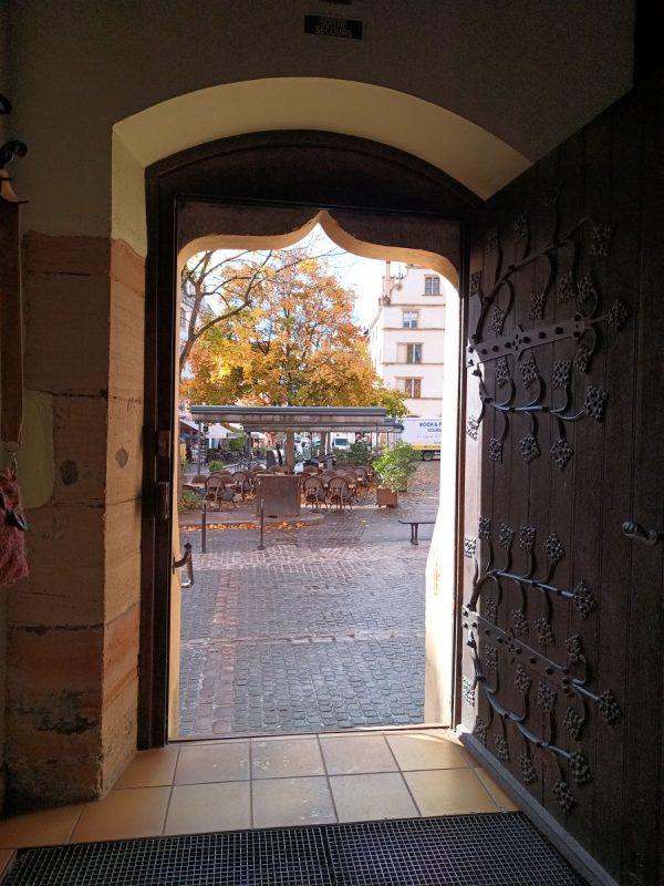 Porte dans le bâtiment